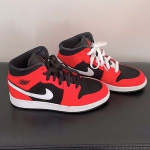 Jordan 1 Mid Infrared 23 immaculate condition